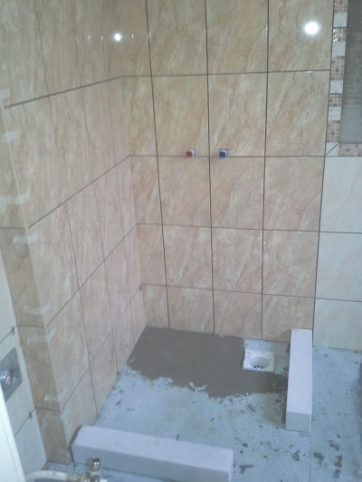 Épített zuhanyzók